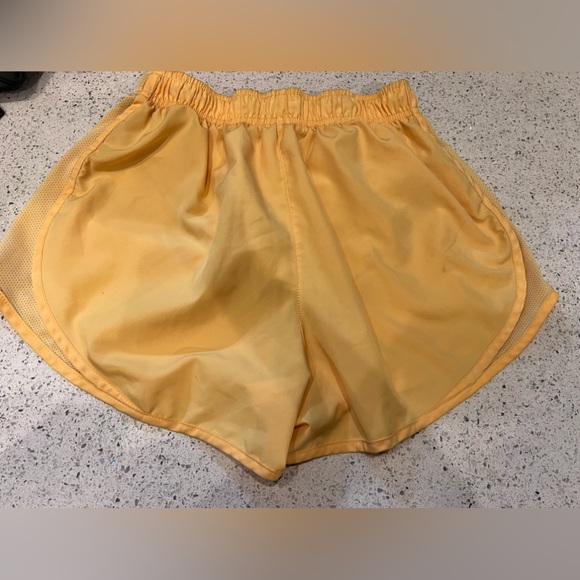 Classic women’s Nike shorts - Picture 4 of 4